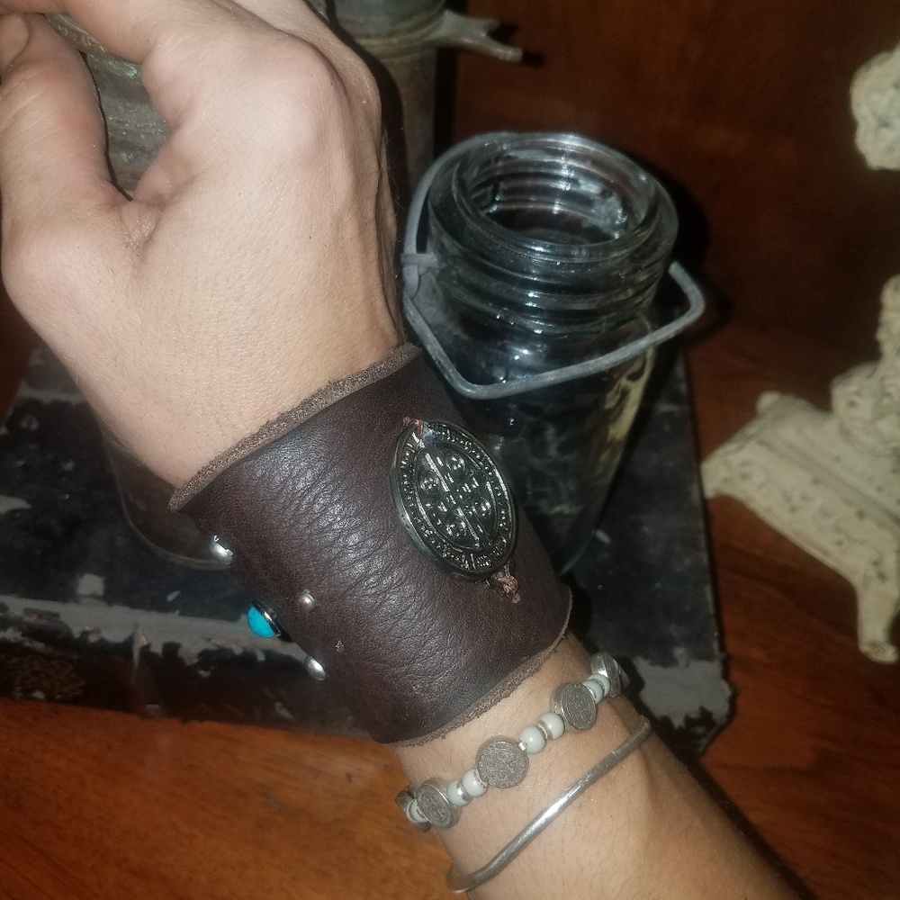 Leather cuff - Picture 2 of 7